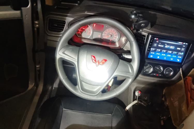 Used Wuling Hongguang V 2022 1.5L Jingqu Edition Electric-Assist LAR Steering Wheel