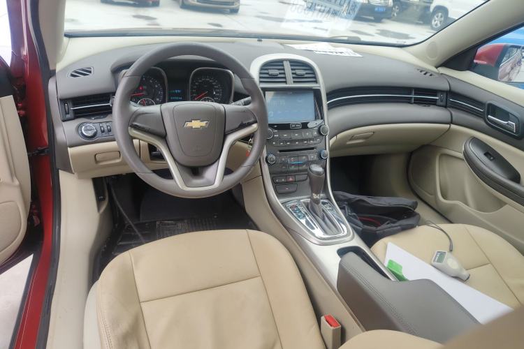 Used Chevrolet Malibu 2014 2.0L Automatic Comfort Edition Center Console