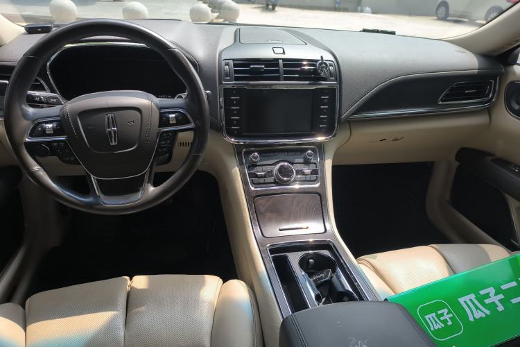 Used Lincoln Continental 2017 2.0T Two-Wheel Drive Prestige Edition Center Console