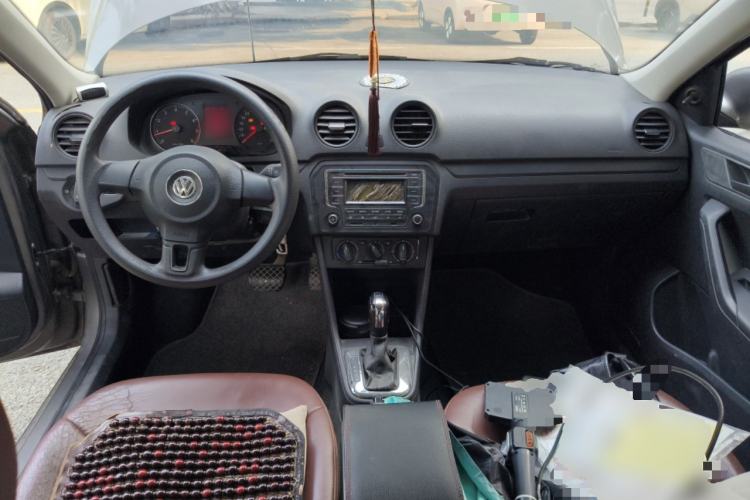 Used Volkswagen Jetta 2013 1.6L Automatic Fashion Model Center Console