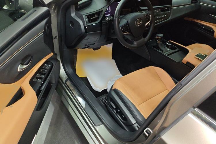 Used Lexus ES 2022 300h Excellence Edition
