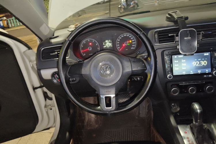 Used Volkswagen Sagitar 2014 1.6L Automatic Comfort Model Steering Wheel