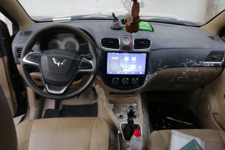 Used Wuling Hongguang 2014 1.5L S Comfort Model Center Console