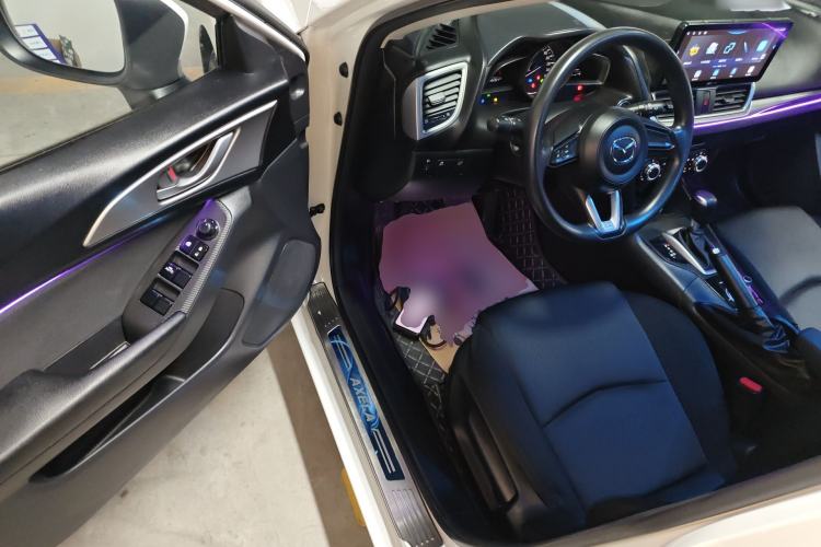 Used Mazda 3 Axela 2017 Hatchback 1.5L Automatic Comfort Model Emission Standard China V
