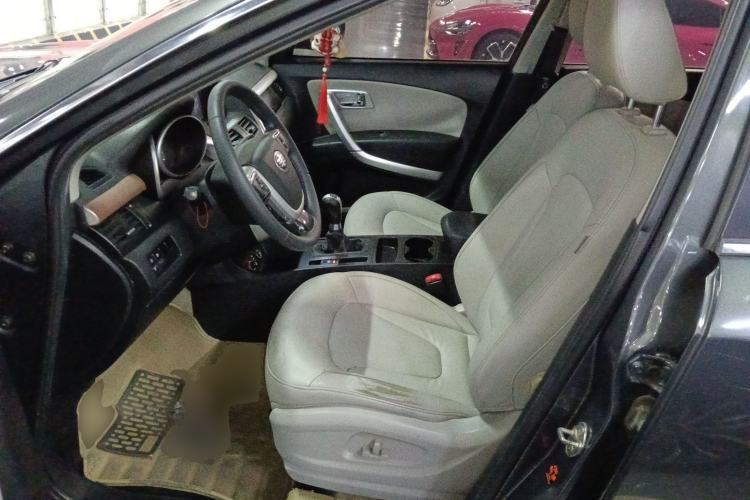 Used Bestune X80 2013 2.0L manual luxury version