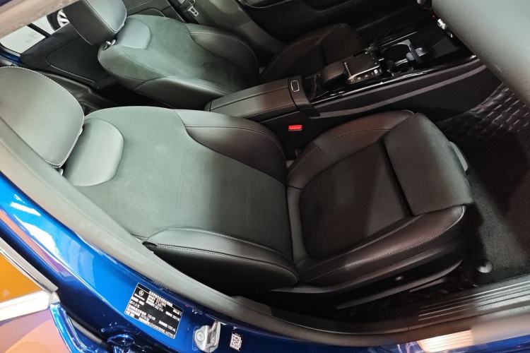 Used Mercedes-Benz A-Class 2021 A 200 L Sport Sedan Fashion Model
