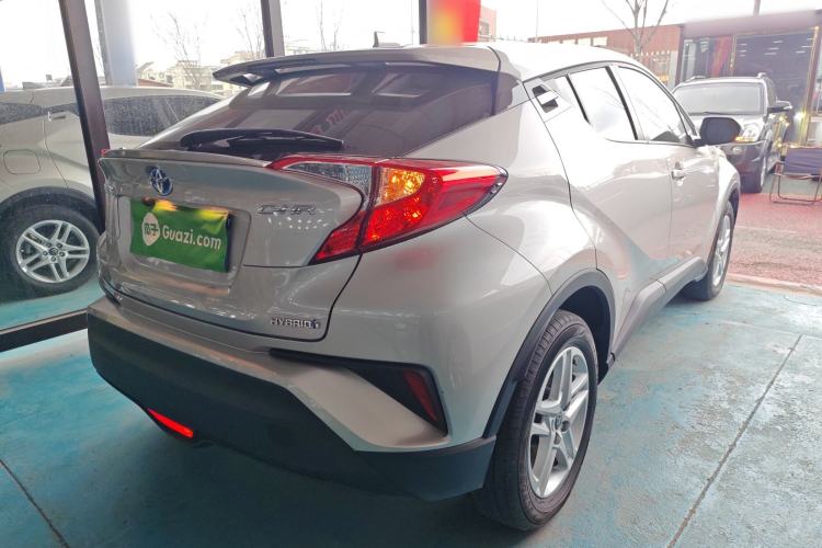 Used Toyota C-HR 2023 2.0L Smart Electric Hybrid Dual-Engine Comfort Version
