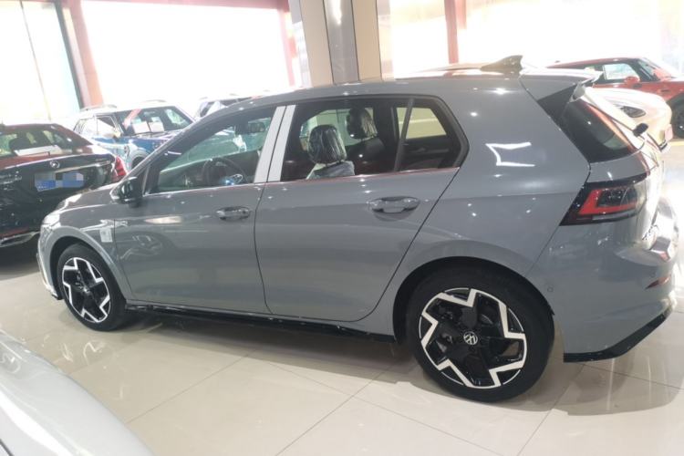 Used Volkswagen Golf 2025 Facelift 300TSI R-Line
