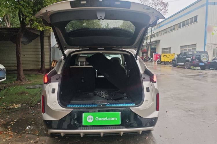 Used Lynk & Co 08 EM-P 2023 220km All-Wheel-Drive Performance Halo Trunk