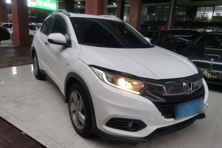 Used Honda Vezel 2020 220 TURBO CVT Elite Edition Front Right 45 Deg