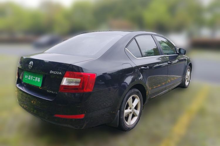Used Skoda Octavia 2015 1.6L Automatic Yijie Edition Rear Right 45 Deg