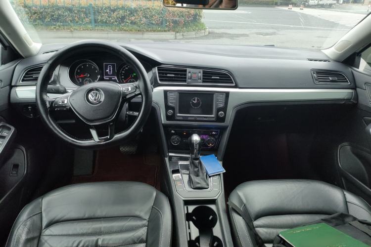 Used Volkswagen Lamando 2017 280TSI DSG Comfort Edition Center Console