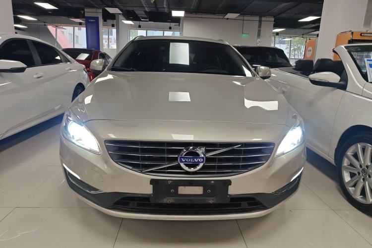 Used Volvo V60 2017 T5 Zhiya Edition China V Standard Front
