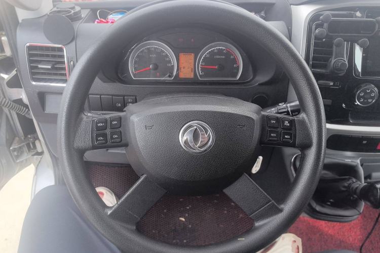 Used Dongfeng Yufeng Yufeng 2023 V9+ 2.0T Manual Front-Wheel-Drive Multi-Function Mid-Roof Van with 7/8/9 Seats
