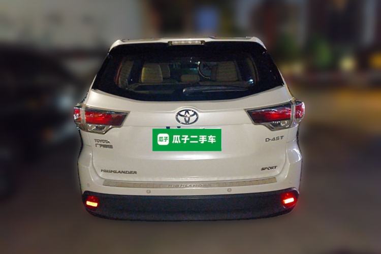 Used Toyota Highlander 2015 2.0T Two-Wheel Drive Luxury Edition 7 Seats Rear