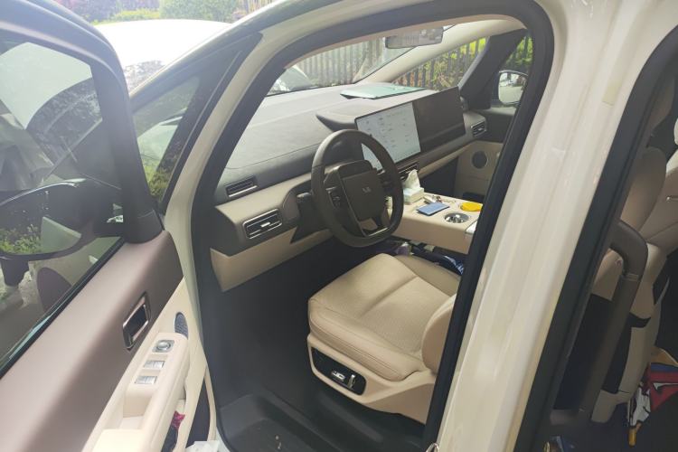 Used Li Auto MEGA 2024 Ultra Model