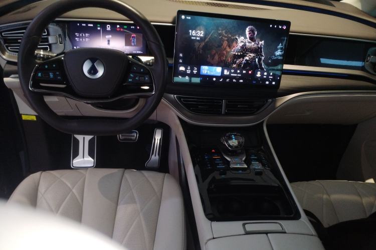 Used Denza D9 2025 DM-i Intelligent Drive 1020 Four-Wheel Drive Flagship Model
