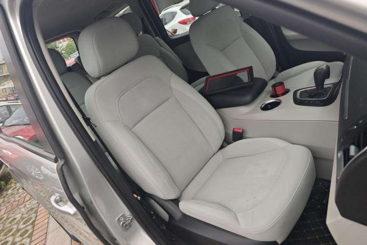 Used Huasong 7 2017 2.0T Automatic Standard Edition
