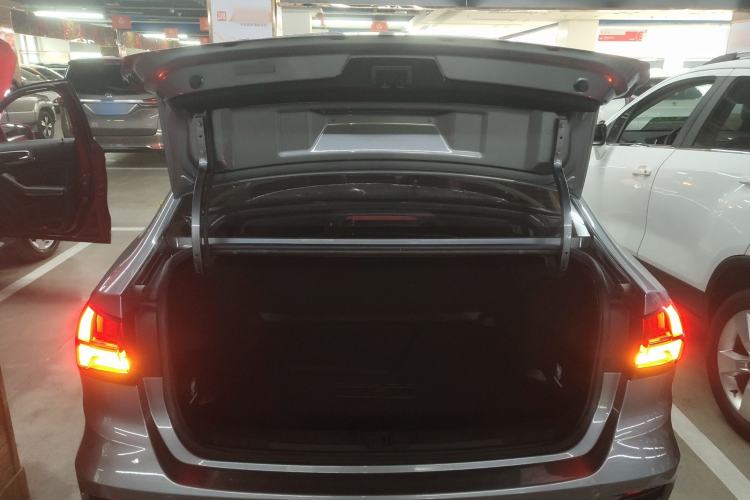 Used Roewe i5 2021 1.5L CVT Diamond Edition Trunk