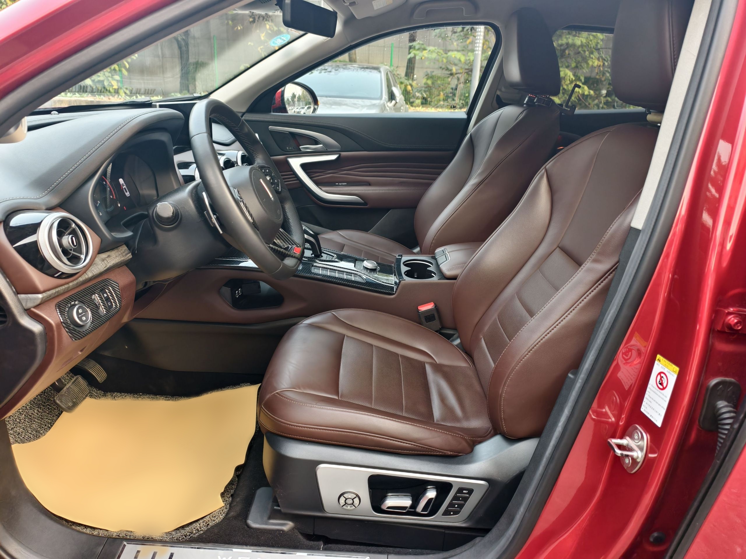 Переднее сиденье в автомобиле