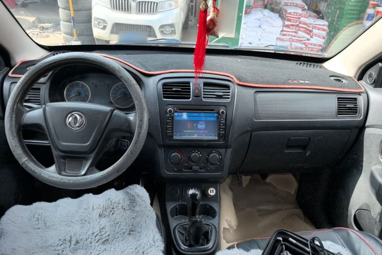 Used Dongfeng Fengon 330 2014 1.5L Manual Standard Edition DK15-02 Center Console