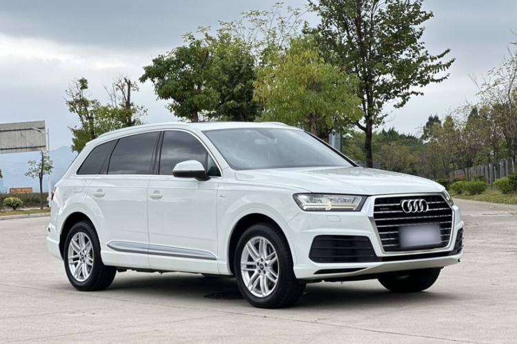 Used Audi Q7 2016 40 TFSI Comfort Model
