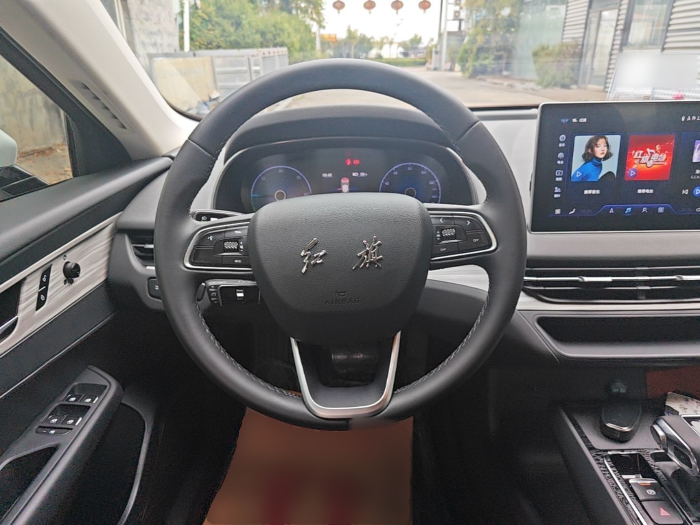 Hongqi E-QM5 2023 620km PLUS — снимка 13