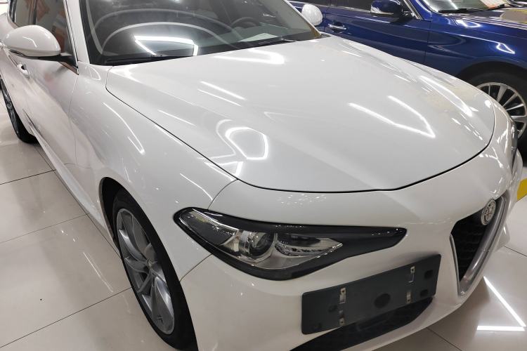 Used Alfa Romeo Giulia 2017 2.0T 200HP Luxury Edition
