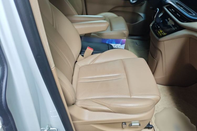 Used Buick GL8 2020 ES Land Cruiser 653T Luxury Model Right Front Seat