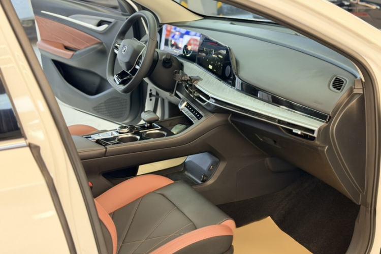 Used CHANGAN Eado 2023 Changan Edition PLUS Blue Whale NE 1.4T GDI DCT Prestige Version
