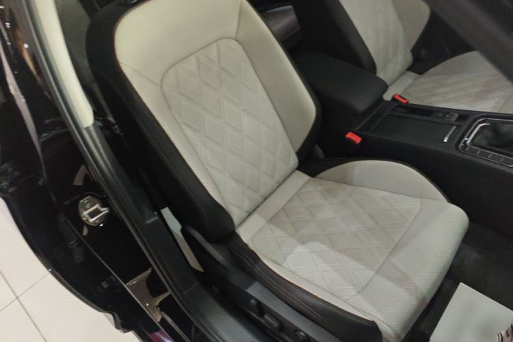 Used Volkswagen Magotan 2025 Revised Version Zhongxiang Edition 330TSI DSG Luxury Trim