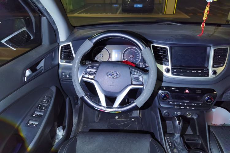 Used Hyundai Tucson 2018 1.6T Dual-Clutch Two-Wheel Drive 15th Anniversary Special Edition Steering Wheel