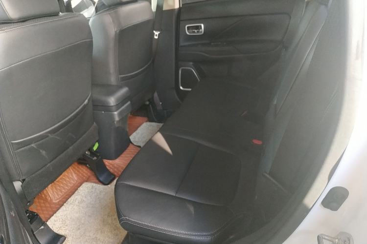 Used Mitsubishi Outlander 2018 2.0L Two-Wheel Drive Glory Edition 5 Seats