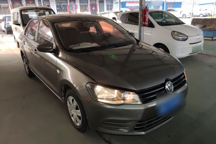 Used Volkswagen Jetta 2013 1.6L Manual Fashion Edition Front Right 45 Deg