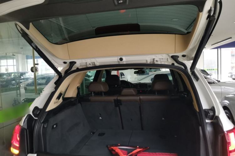 Used BMW X5 2014 xDrive35i Leading Model Trunk