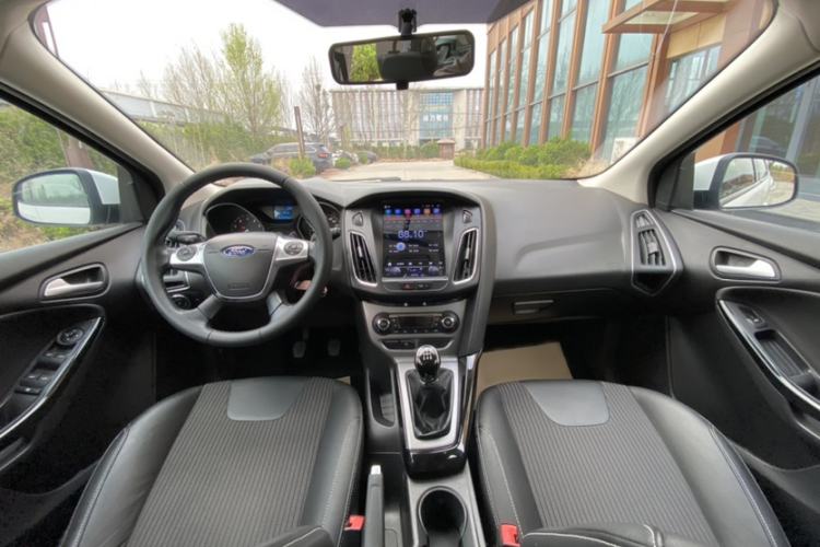 Used Ford Focus 2012 Hatchback 1.6L Manual Fashion Edition Interior 1