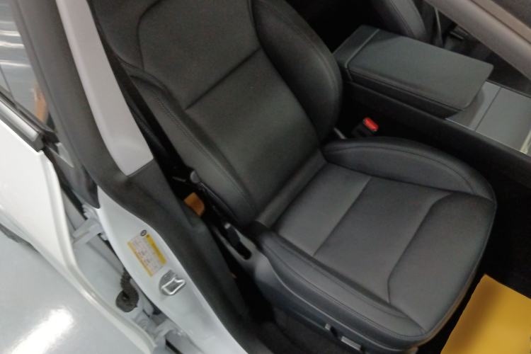 Used Tesla Model Y 2025 Long-Range All-Wheel-Drive Version