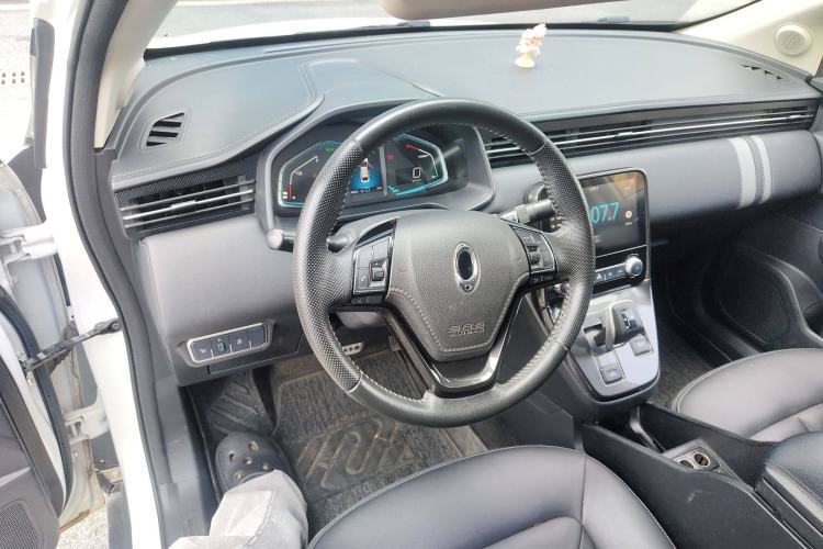 Used ORA iQ 2018 High-Range Version Smart Connectivity Model