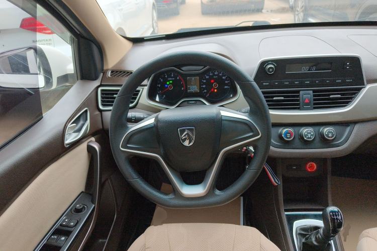 Used Baojun 310W 2017 1.5L Manual Comfort Version China VI Emission Standard Steering Wheel