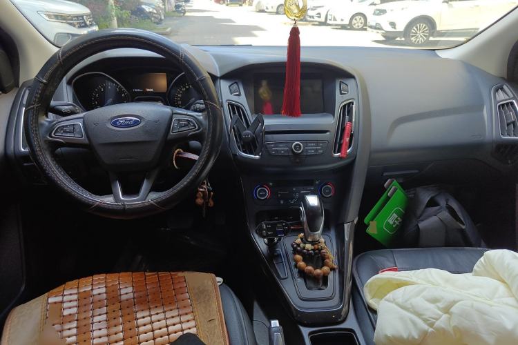 Used Ford Focus 2017 Hatchback EcoBoost 180 Automatic Elite Model Center Console