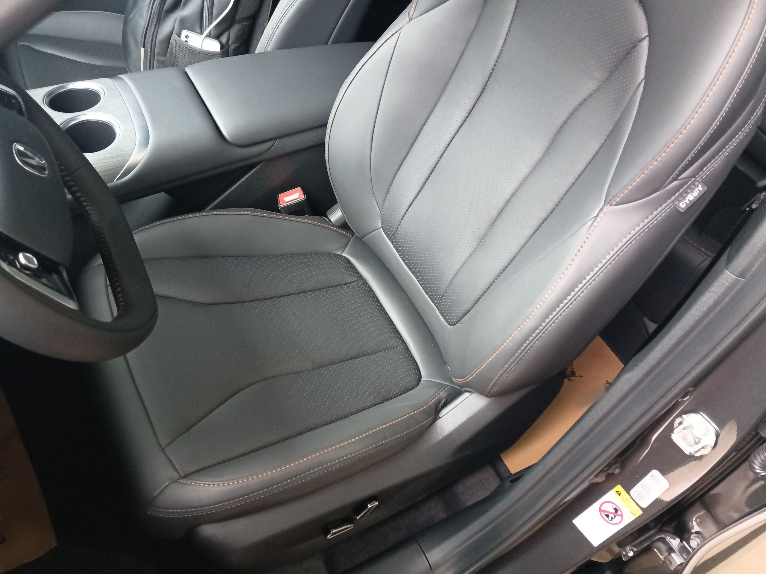 Переднее сиденье в автомобиле