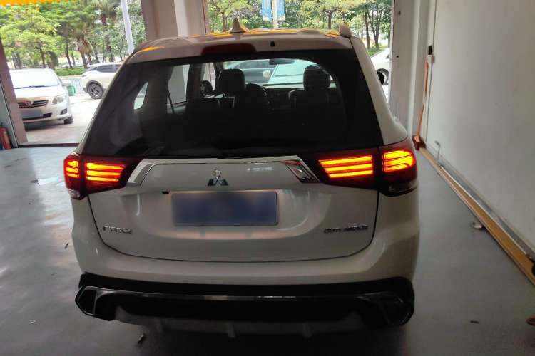 Used Mitsubishi Outlander 2017 2.0L Two-Wheel Drive Glory Edition 5 Seats