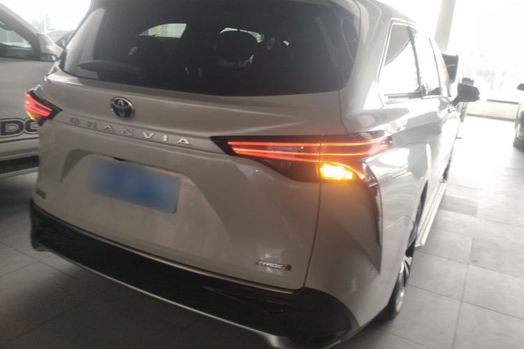 Used Toyota Granvia 2023 2.5L Hybrid Flagship VIP Edition Rear Right 45 Deg