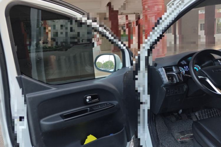 Used Jinbei Gold Hiace 2022 2.0L Passenger Van Magic Lion 7-Seater