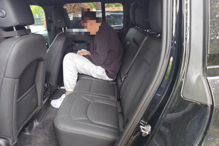 Used Land Rover Defender 2025 110 3.0T P400 X-Dynamic SE Left Rear Seat