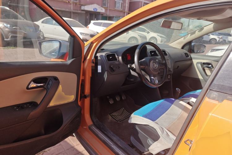 Used Volkswagen Polo 2012 1.6L Cross Polo MT
