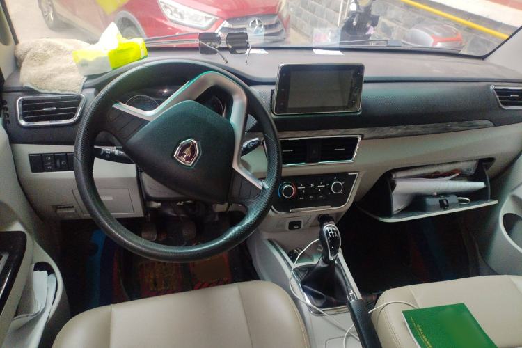 Used Jinbei New Hiace S 2023 1.5L Wealth Edition Passenger Van 5/6/7-Seater Central Air Conditioning Version SWC15M Center Console