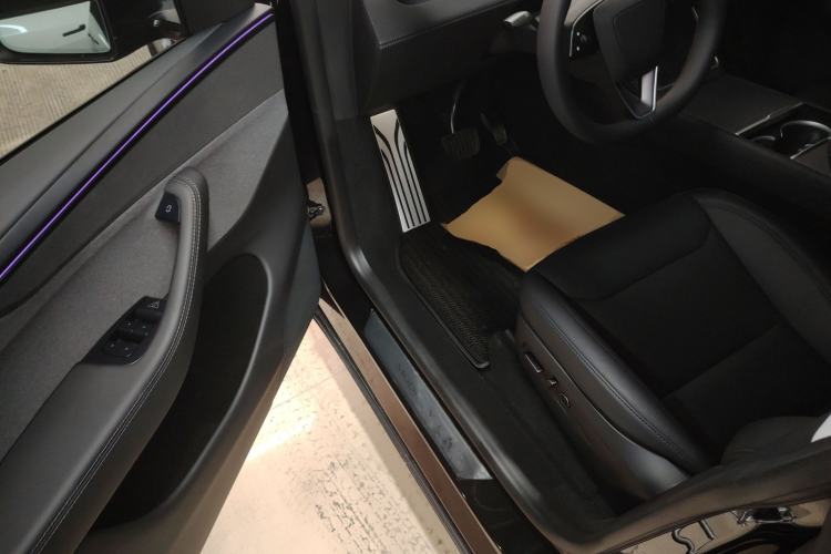 Used Tesla Model Y 2025 Rear-Wheel-Drive Version Driver Seat