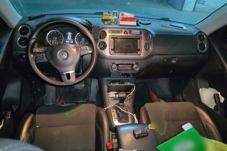 Used Volkswagen Tiguan 2010 2.0 TSI Automatic All-Wheel Drive Flagship Navigation Edition Center Console