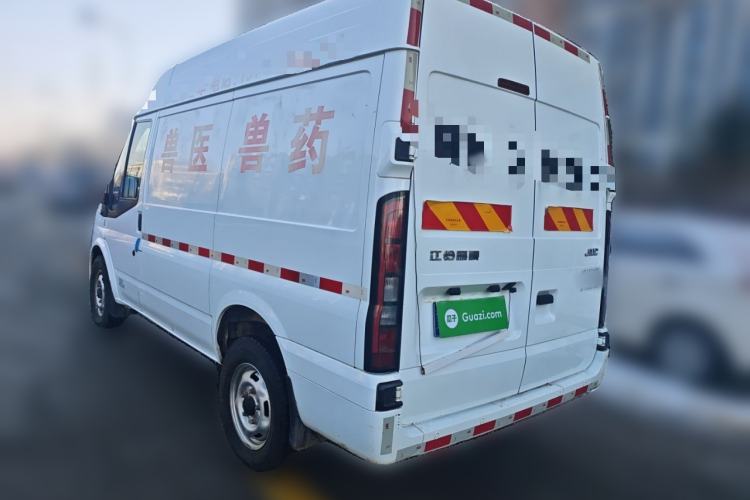 Used JMC Fushun 2023 2.0T Manual Short-Wheelbase Mid-Roof Commercial Van Transporter 2/3 Seats